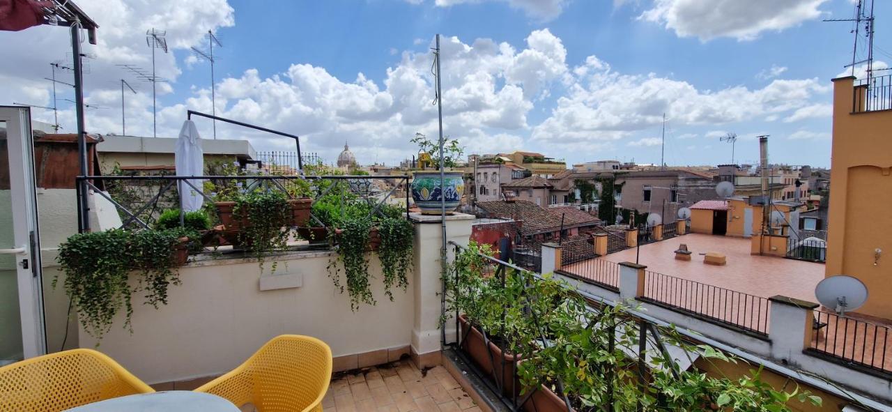 ローマRaffaello Terrace - Near Piazza Navonaアパートメント エクステリア 写真