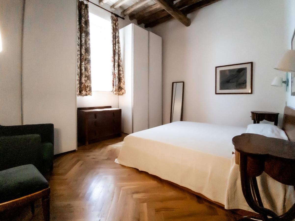 ローマRaffaello Terrace - Near Piazza Navonaアパートメント エクステリア 写真